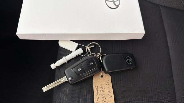 Toyota Yaris 1.5 Hybrid Design 5dr CVT Hybrid Hatchback